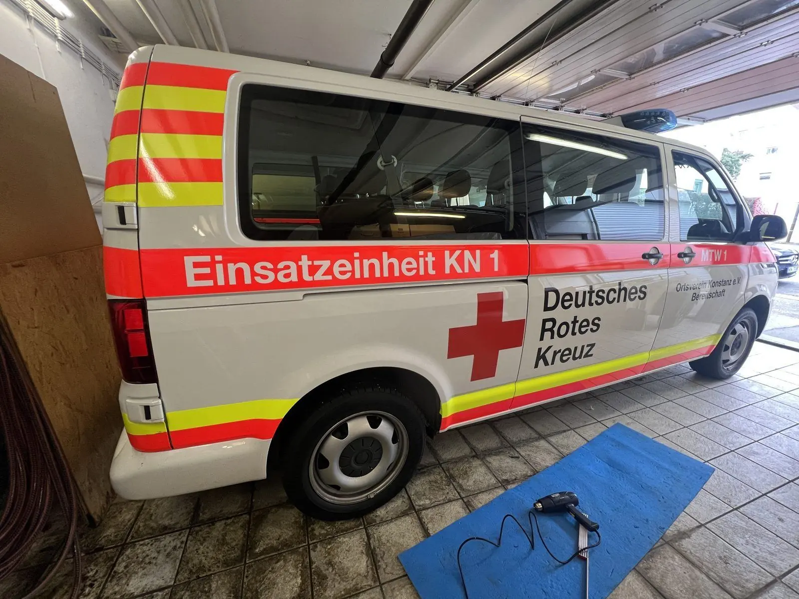 Deutsches Rotes Kreuz – Einsatzeinheit KN 1 – Fahrzeugbeschriftung, Folierung, Digitaldruck