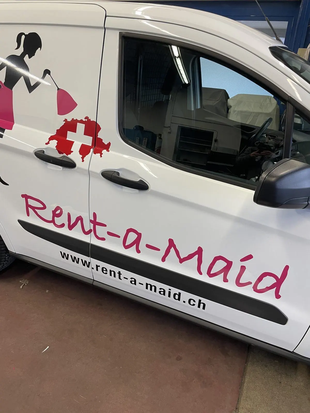 Rent-a-Maid – Fahrzeugbeschriftung, Folierung, Digitaldruck