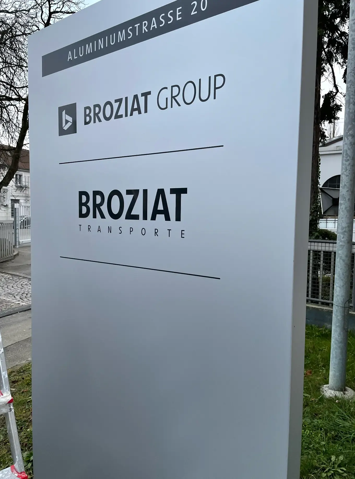 Broziat Group – Schilder, Digitaldruck, Montage
