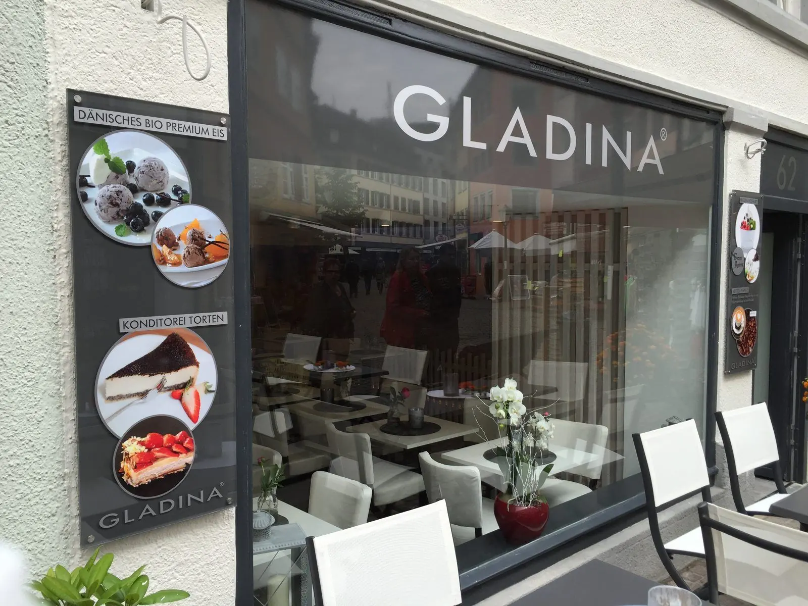 Gladina Café & Eisdiele – Schaufensterbeschriftung, Folierung, Digitaldruck