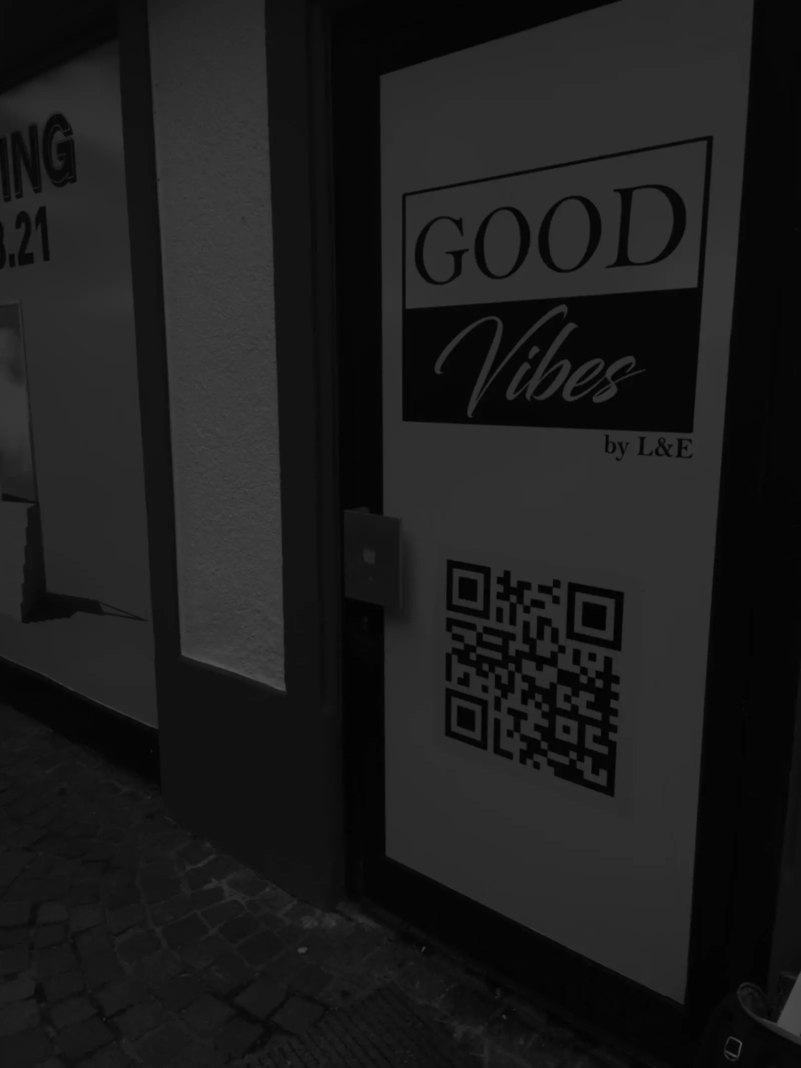 Good Vibes by L&E – Schaufensterbeschriftung, Folierung, Digitaldruck