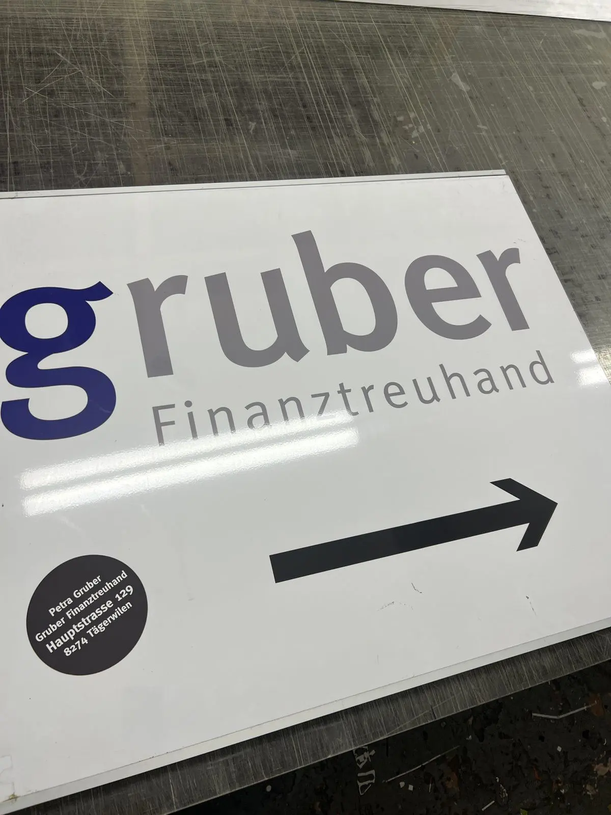Gruber Finanztreuhand – Schilder, Digitaldruck, Montage