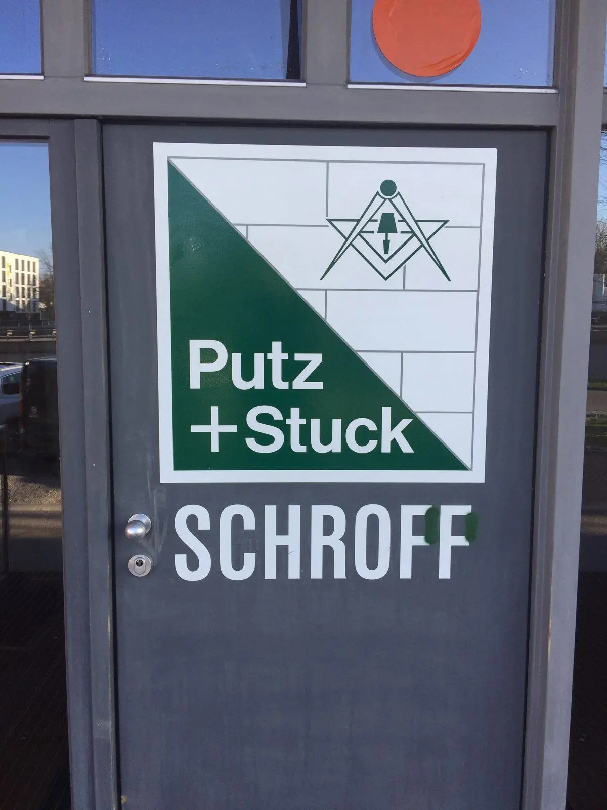 Putz + Stuck Schroff – Schilder, Digitaldruck, Montage
