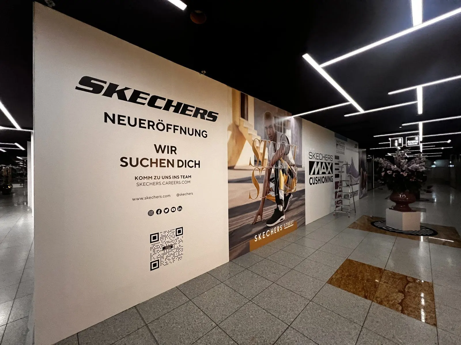 Skechers – Neueröffnung – Schaufensterbeschriftung, Folierung, Digitaldruck