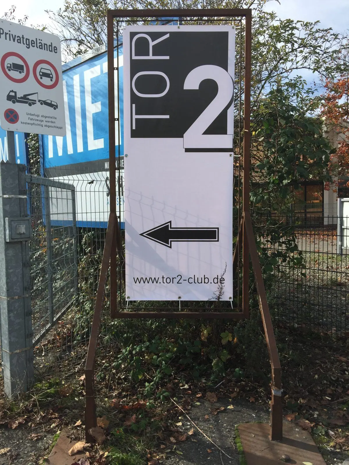 TOR 2 Club – Schilder, Digitaldruck, Montage